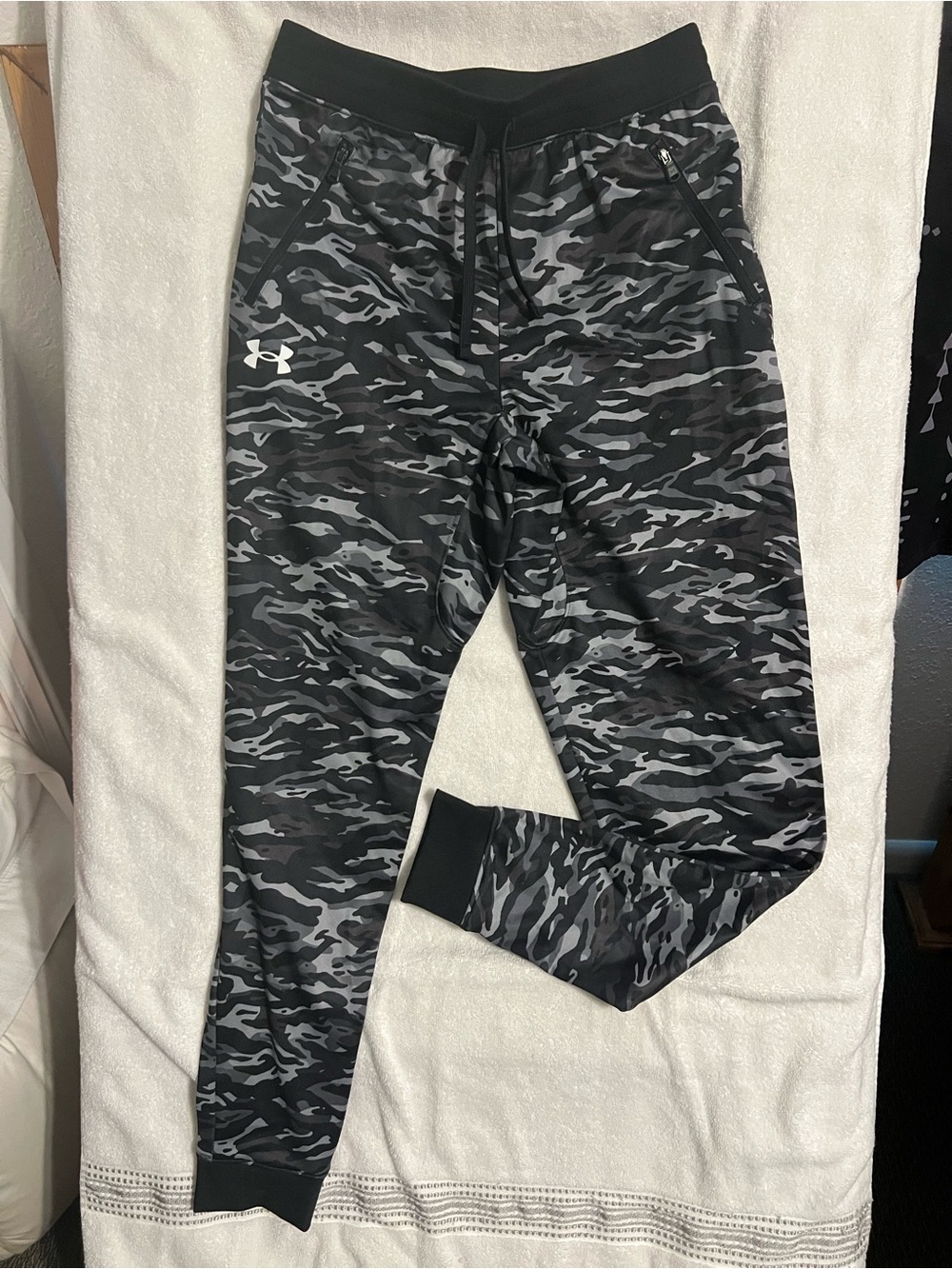 Under Armour Boys' Black & Gray Camo Joggers